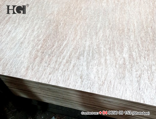 Madera contrachapada comercial de 4x8 pies.