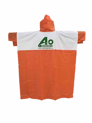 Impermeable de alas de murciélago blanco y naranja