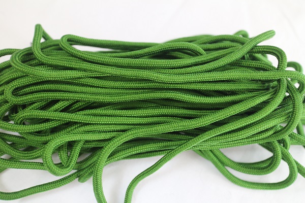 Cordón enhebrado verde