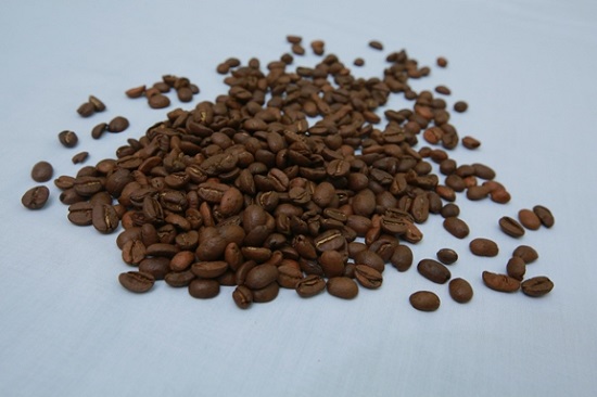 Granos de café Arábica tostados