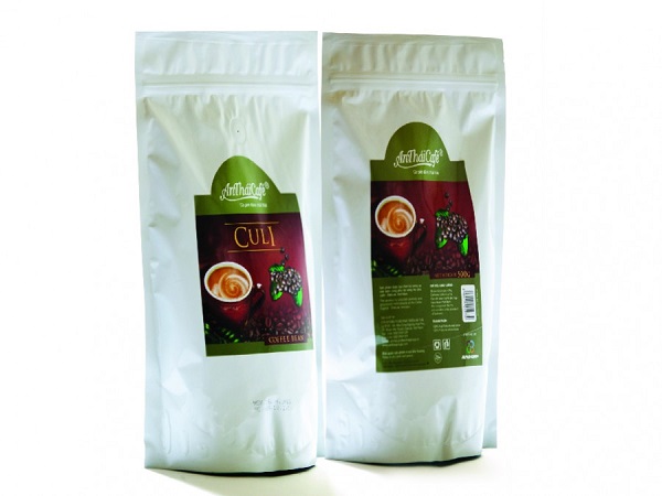 Granos de café peaberry tostados