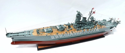 Modelo de barco Yamato