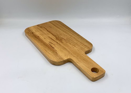 Bandeja de madera con asa