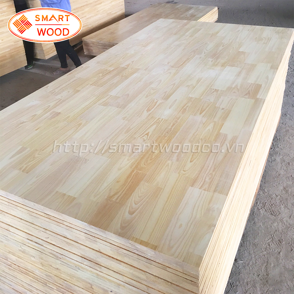 Madera de pino con unión de dedo