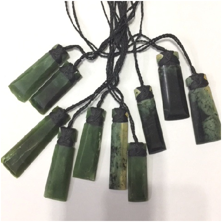 Talla de Toki de Jade Nefrita con Cuerdas