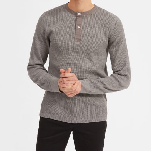 Camiseta de manga larga y cuello redondo