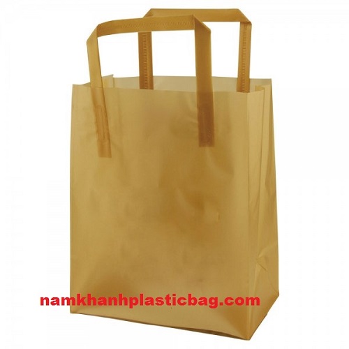 Bolso con asa de tres pliegues