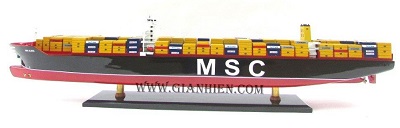 Modelo de barco MSC Oscar