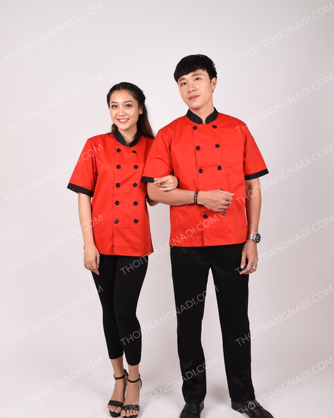 AB008 Chaqueta de chef de manga corta con borde negro y rojo.