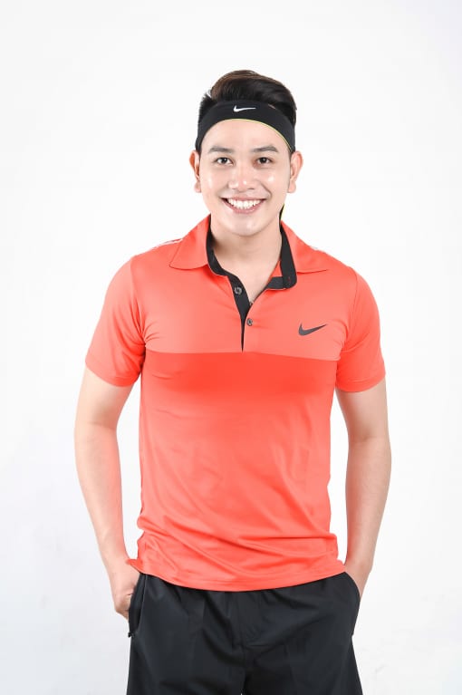 Camiseta deportiva con cuello