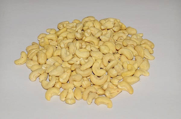 Núcleos de anacardo WW240