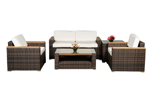 Conjunto de sofá de mimbre y madera mixta.
