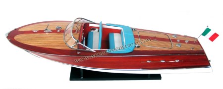 Modelo de barco Riva Ariston
