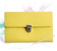 Billetera de cuero amarillo